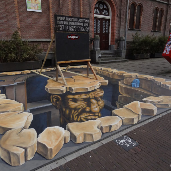 3D street art Eastpak